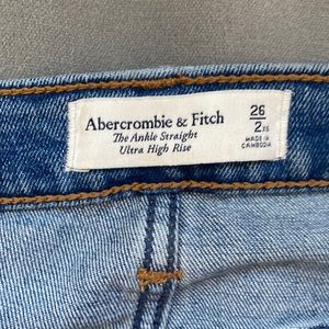 Abercrombie ultra high rise ankle straight jean